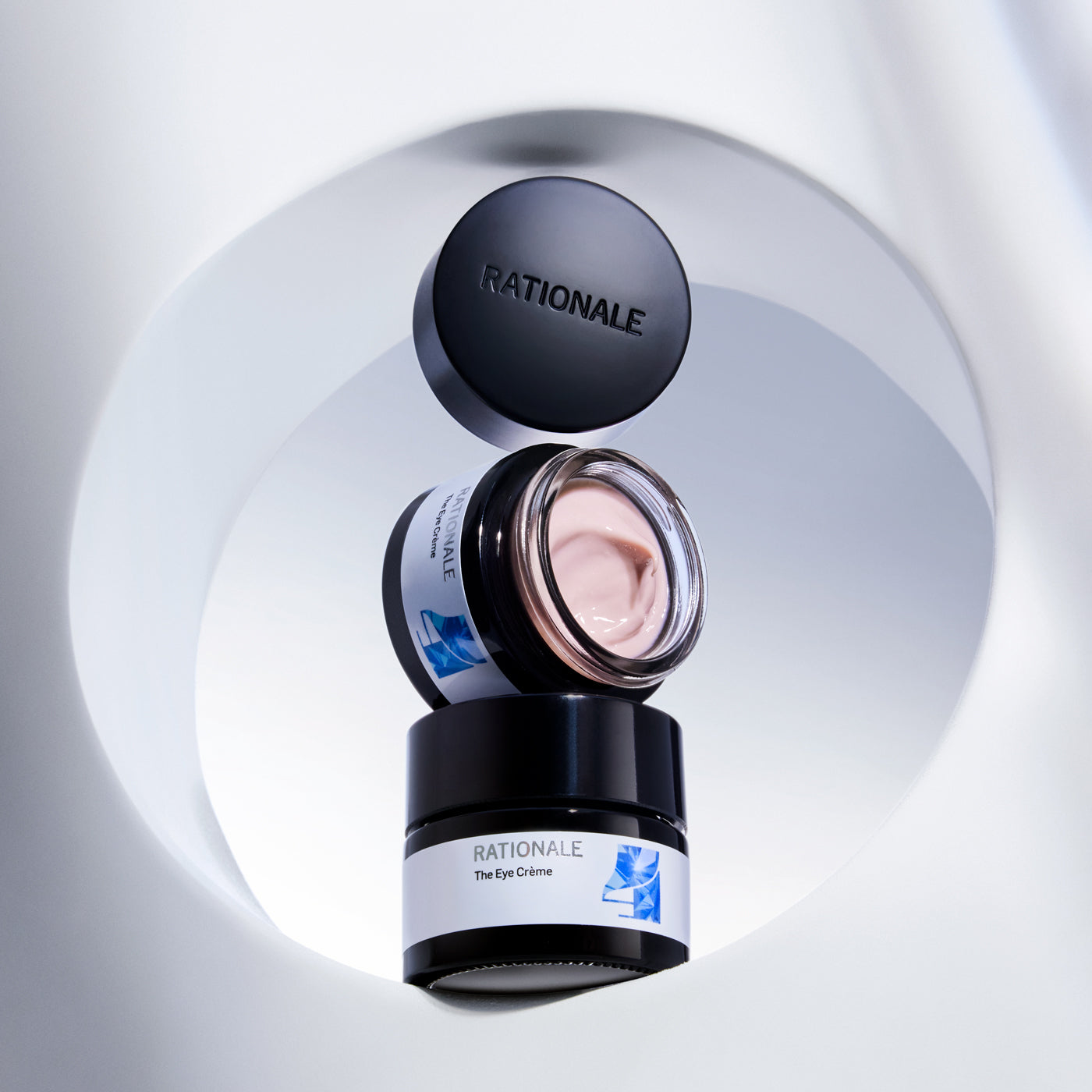 Why You Need an Eye Crème